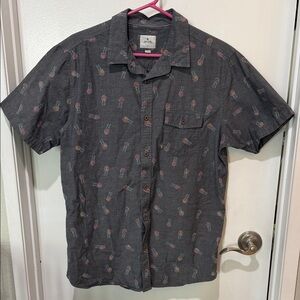 Rip Curl Men's Gray Short Sleeve Shirt with Pineapple pattern